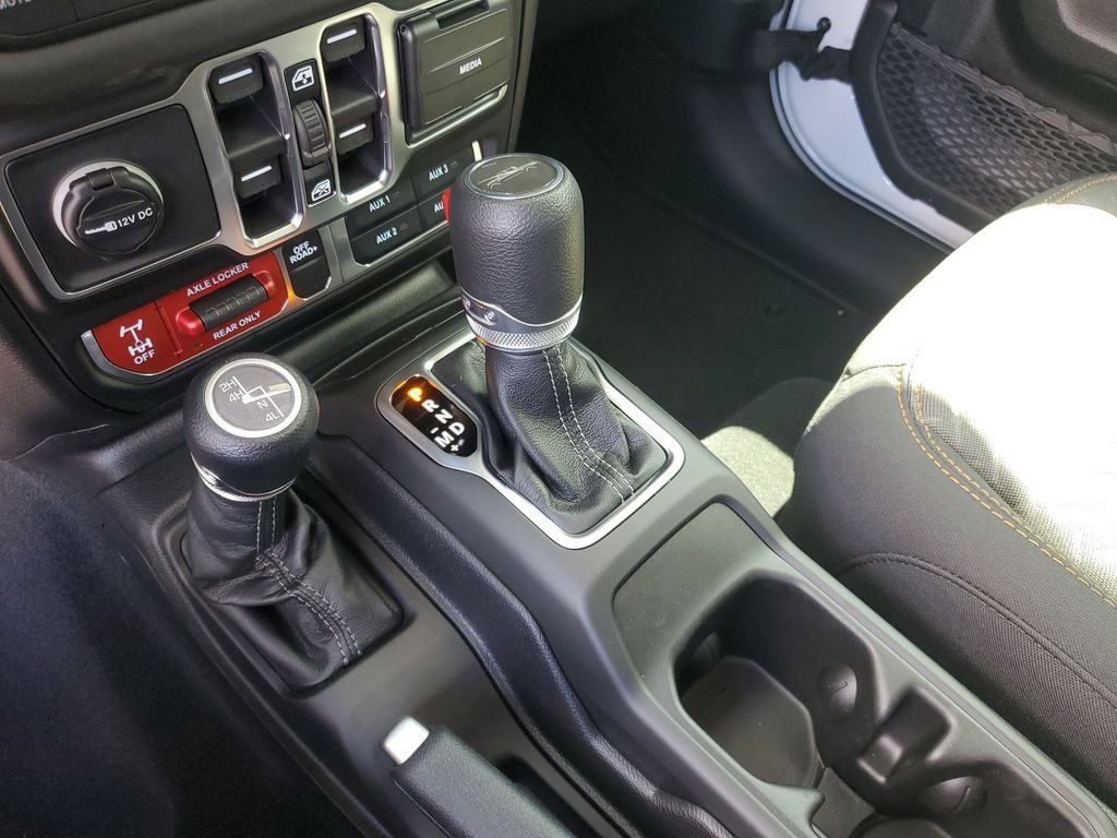 New 2026 Bright White Clearcoat Jeep Mojave image 18