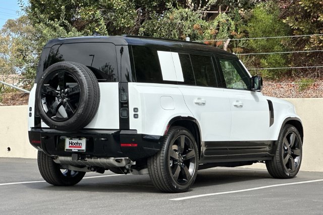 New 2026 Fuji White Land Rover X-Dynamic SE image 5