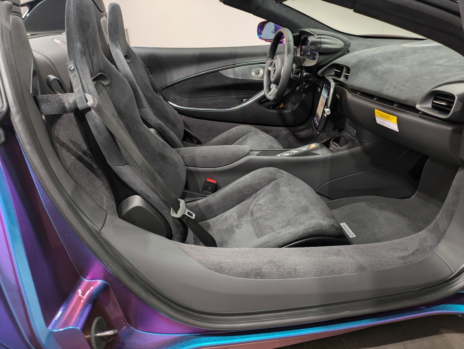 2025 McLaren Artura - Photo 21