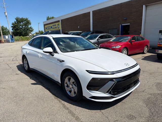 New 2026 White Hyundai SE image 11
