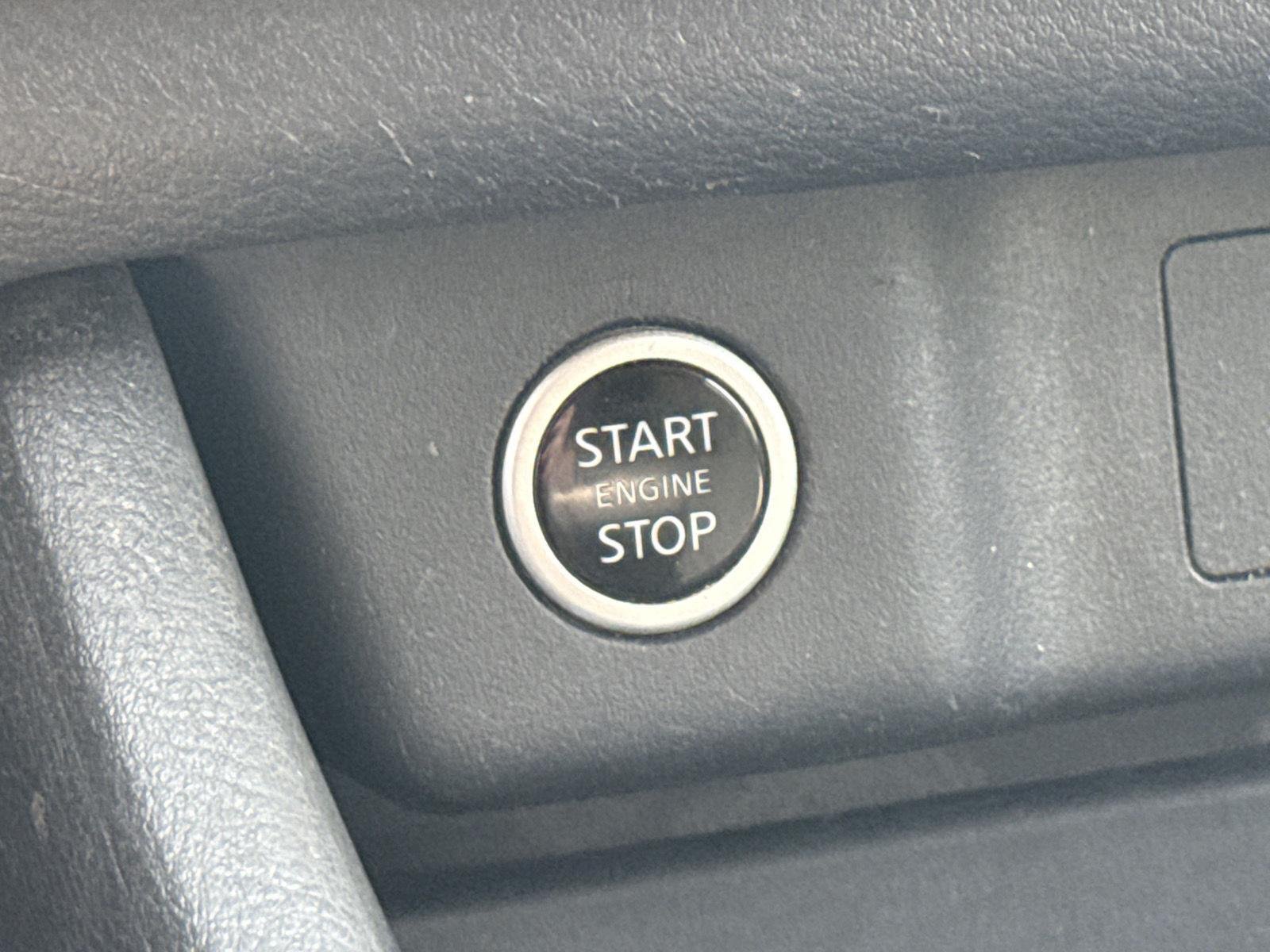 Used 2021 Pearl White Tricoat Nissan SV image 13