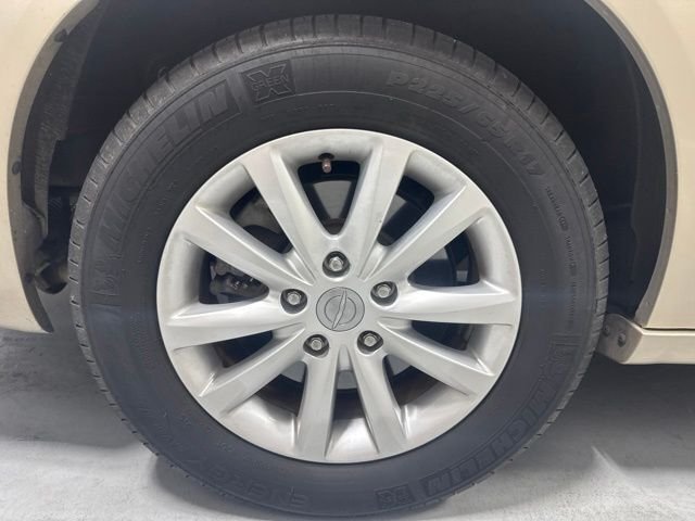 Used 2015 Beige Chrysler Limited image 6