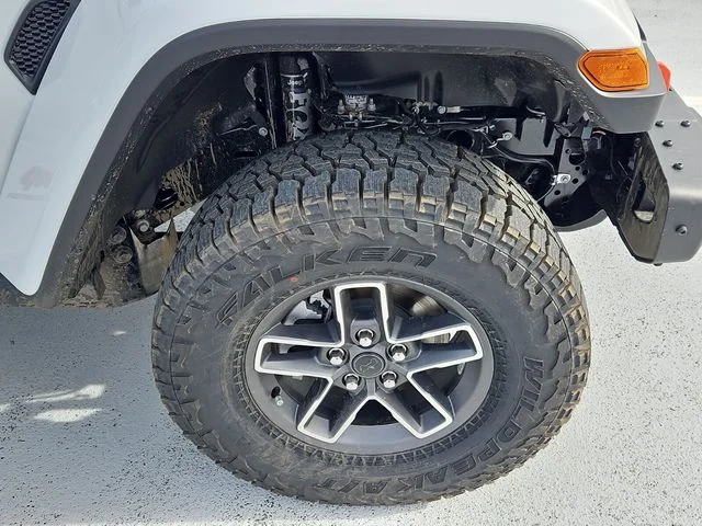 New 2026 Bright White Clear-Coat Exterior Paint Jeep Mojave X image 25