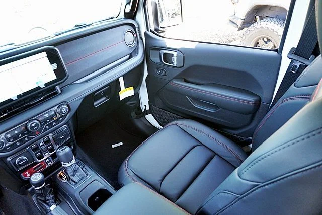 New 2026 Bright White Clear-Coat Exterior Paint Jeep Rubicon X image 27