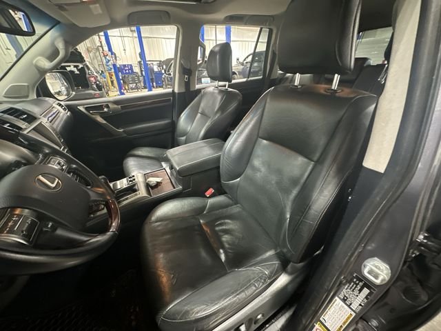 Used 2016 Gray Pearl Lexus 460 image 17