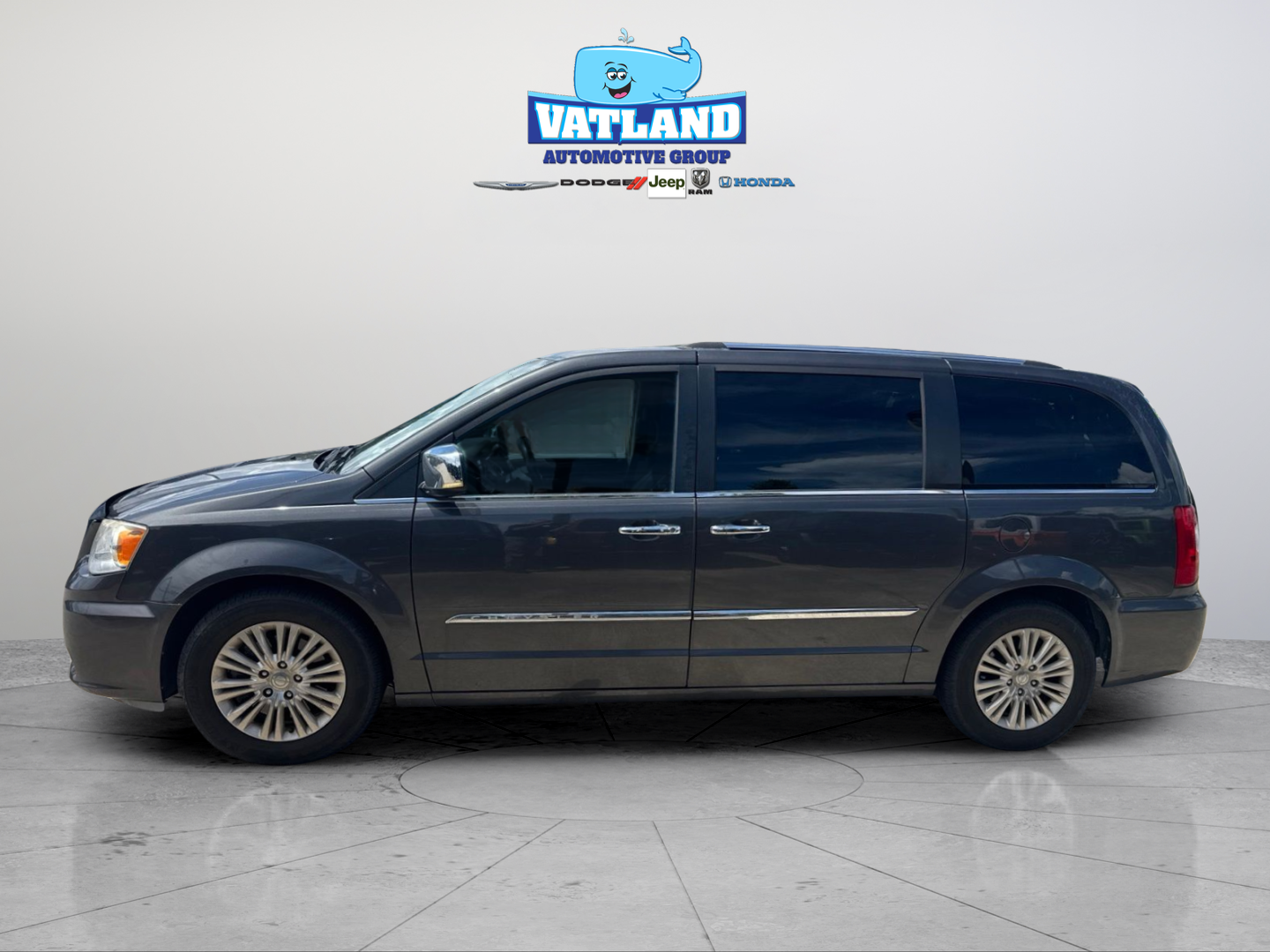 Used 2016 Gray Chrysler Limited image 40