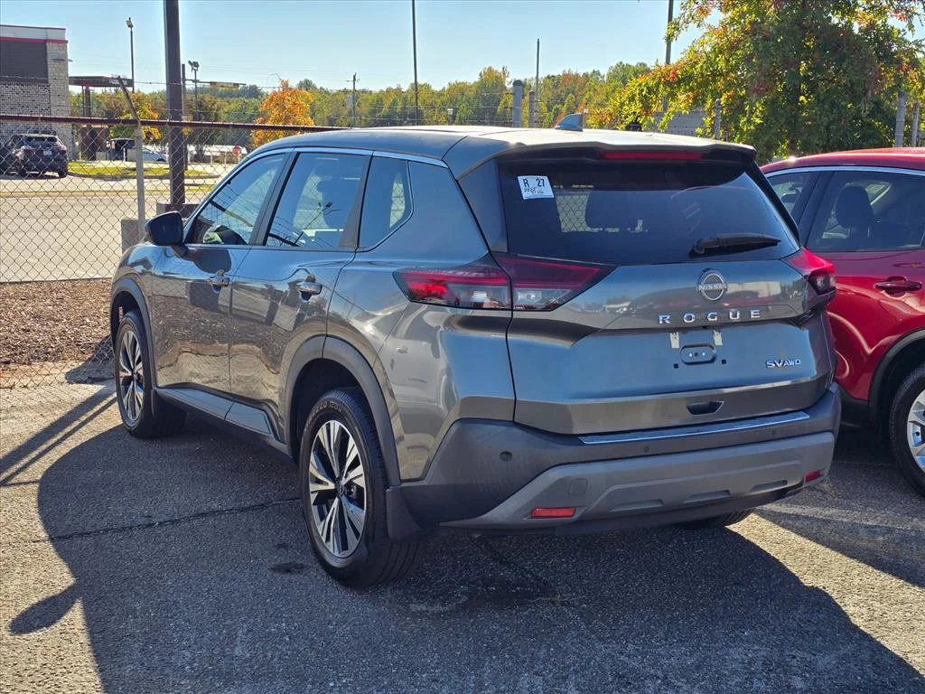Used 2022 Gray Nissan SV image 7