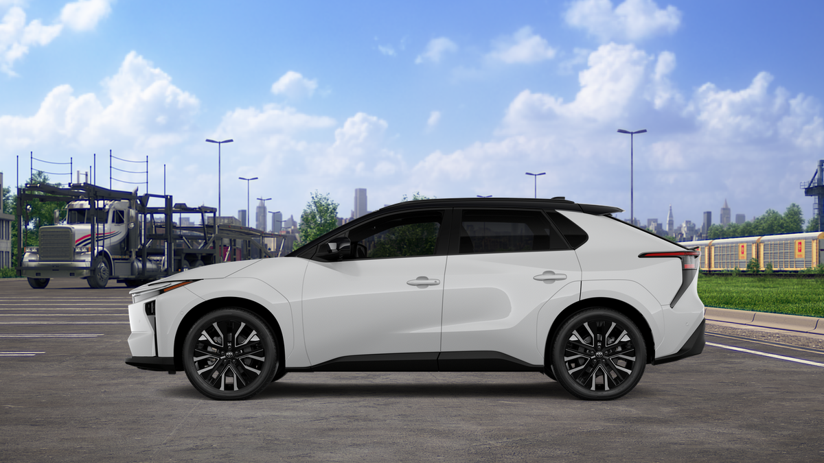 New 2027 Wind Chill Pearl with Midnight Black Metallic roof Toyota Limited image 4