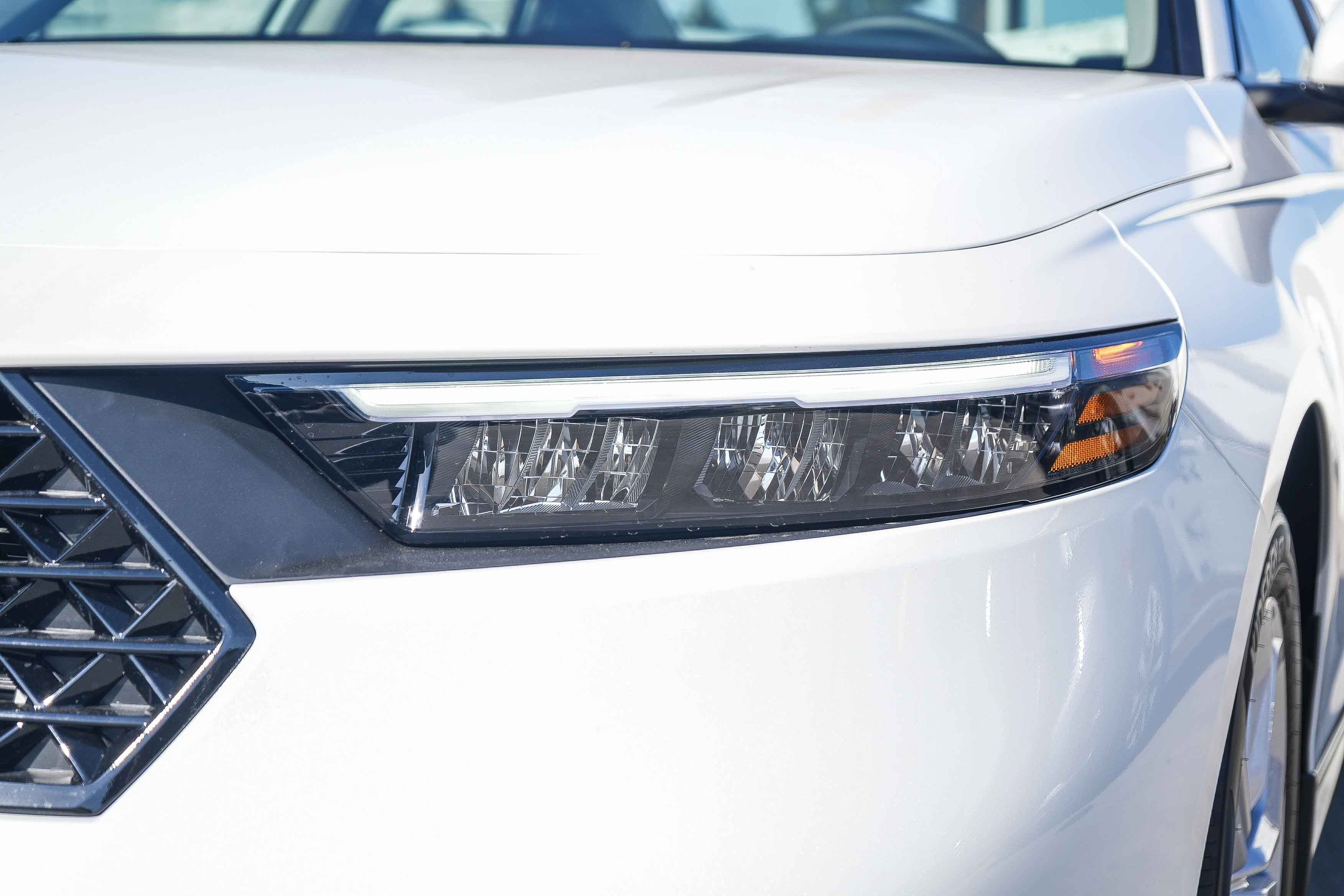 New 2026 Platinum White Pearl Honda LX image 4