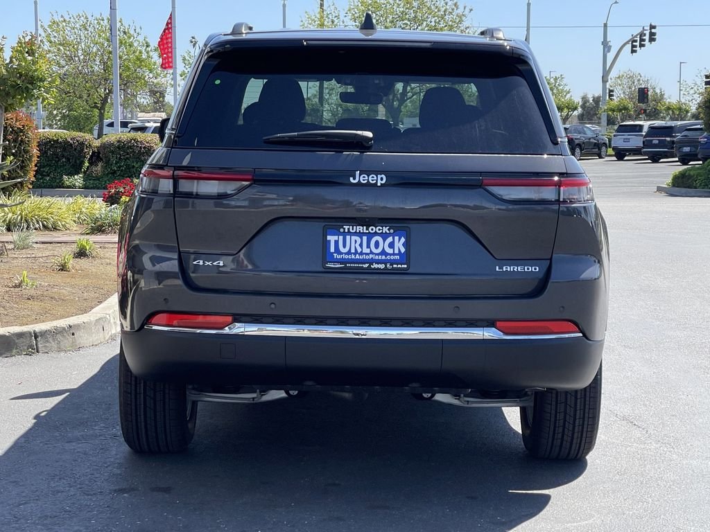New 2026 Baltic Gray Metallic Clear-Coat Exterior Paint Jeep Laredo X image 9