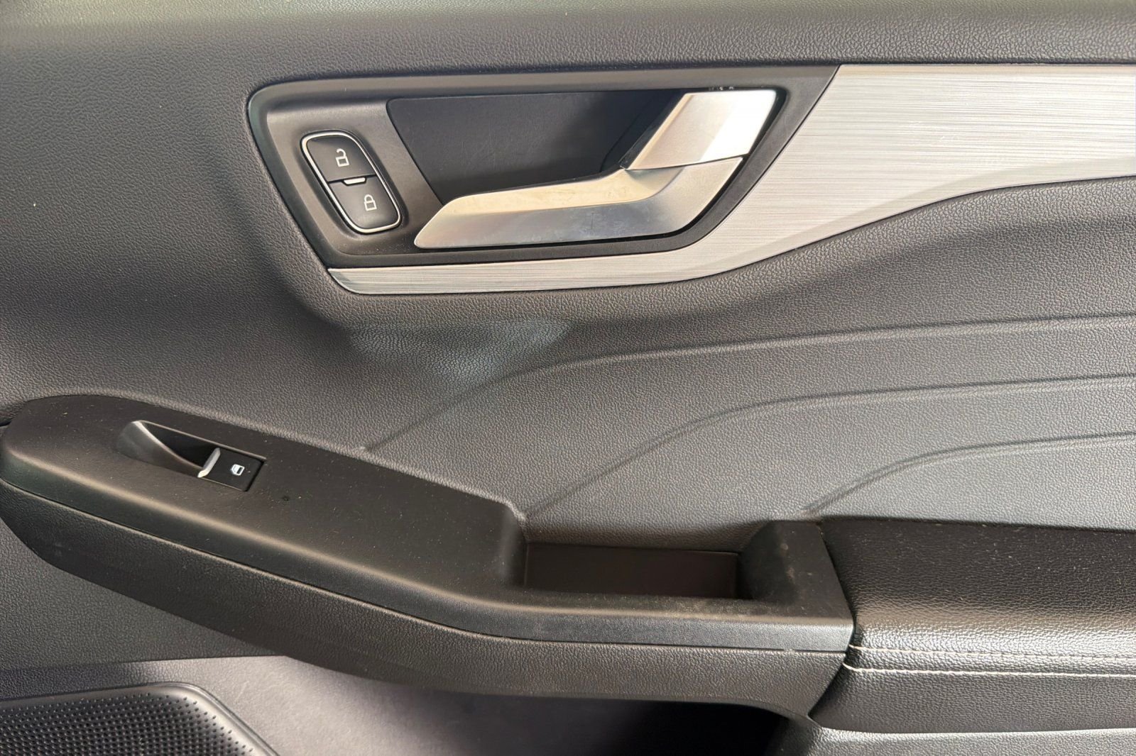 Used 2024  Ford Platinum image 19