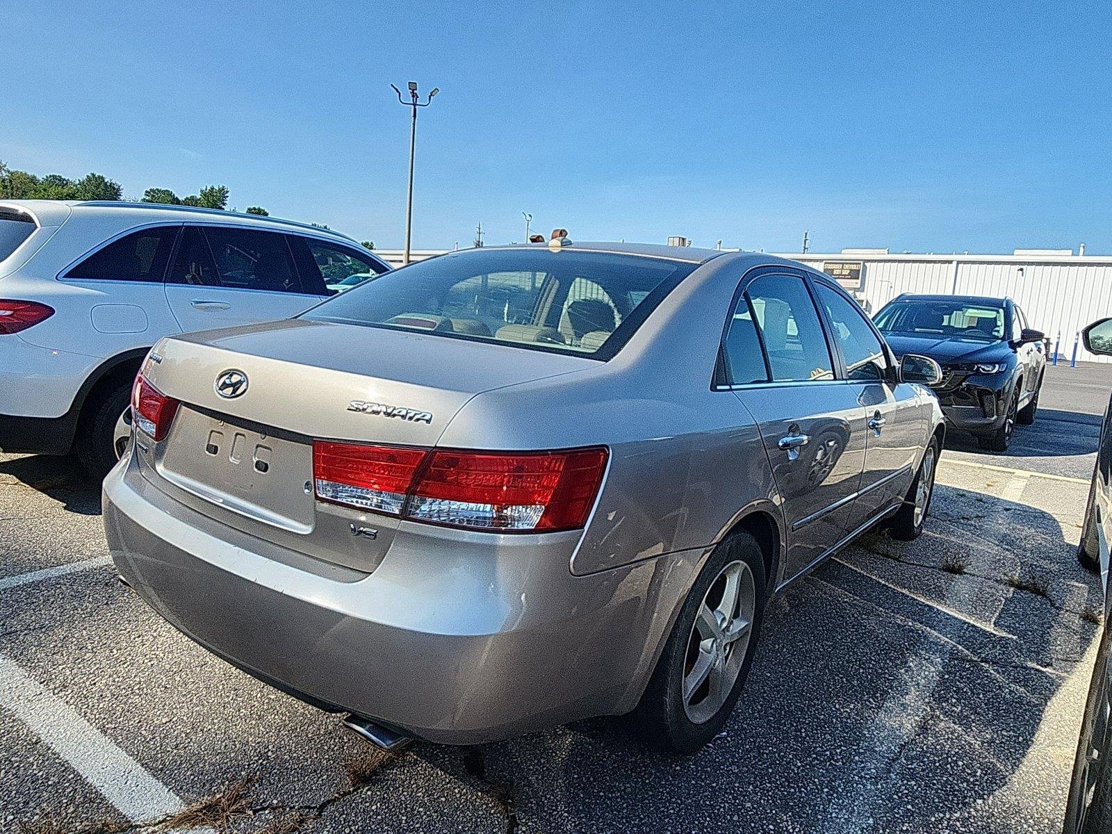 Used 2008  Hyundai SE image 5