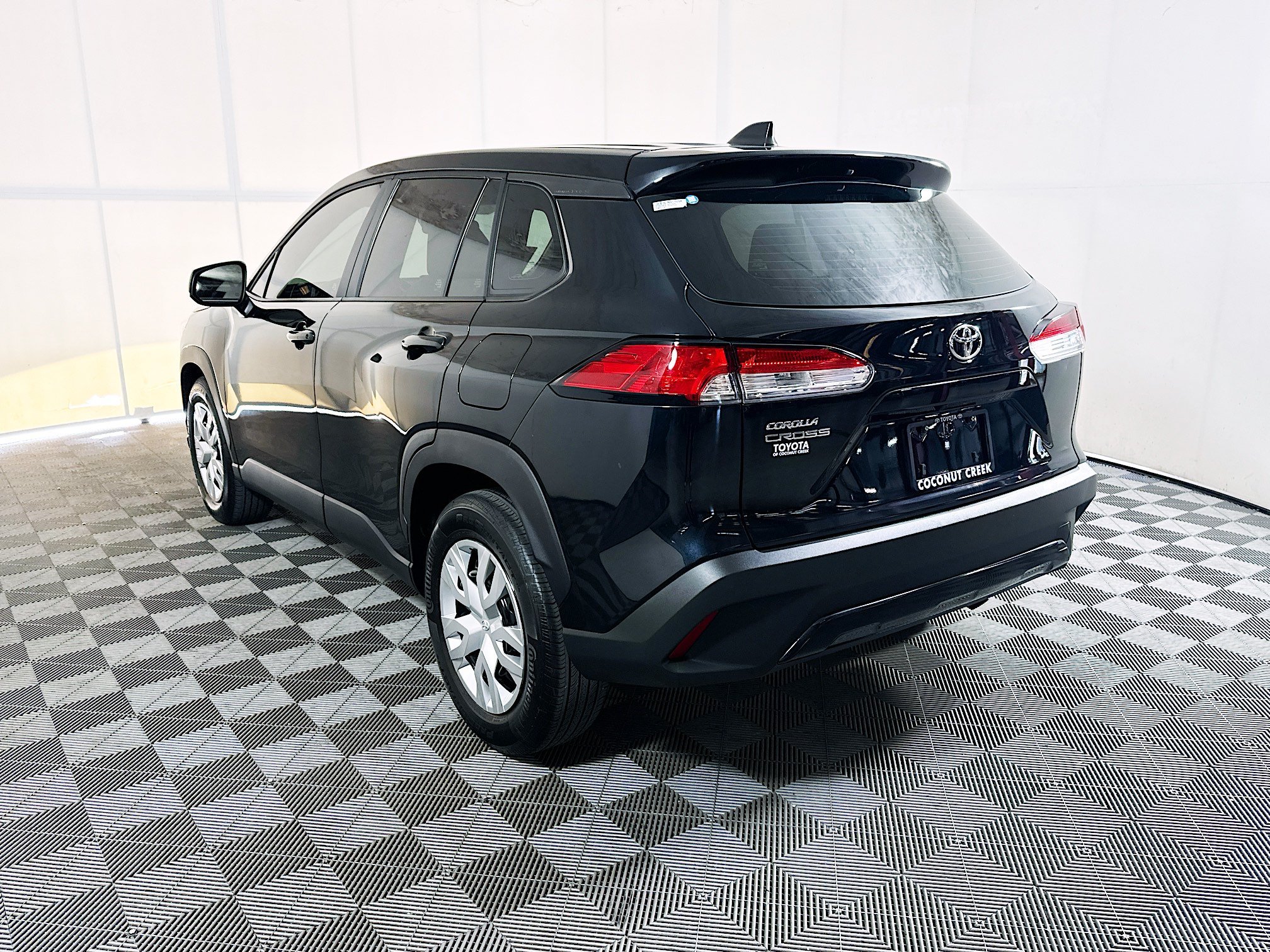 Used 2025 Jet Black Toyota L image 5