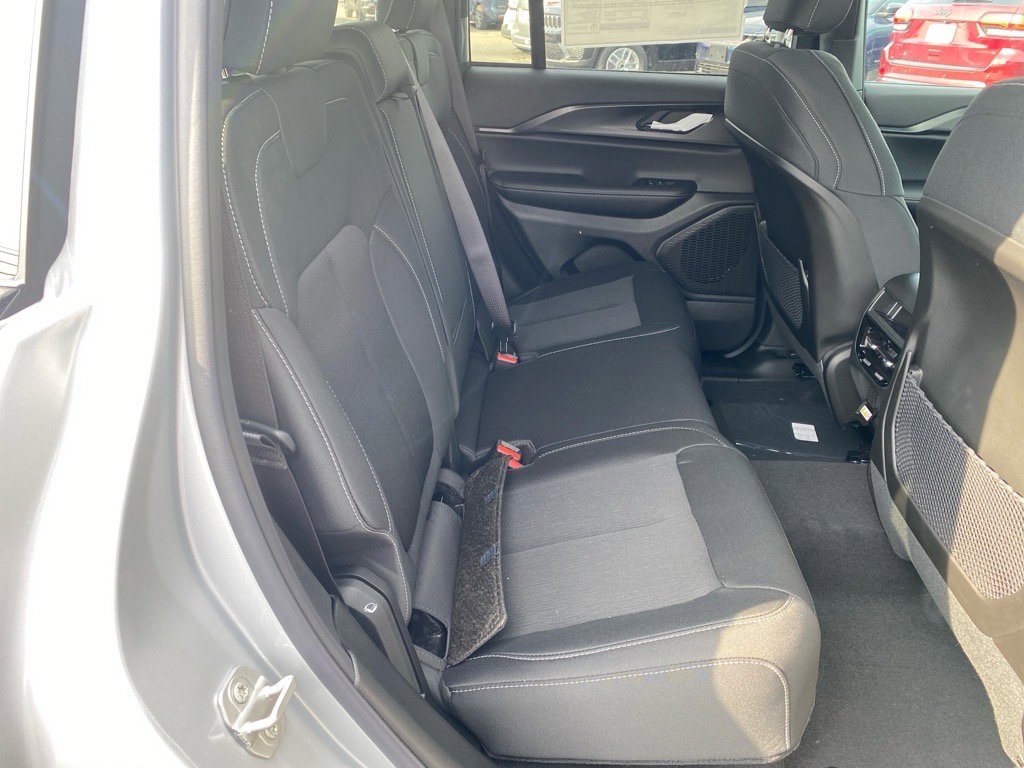 2025 Jeep Grand Cherokee Laredo - Photo 14