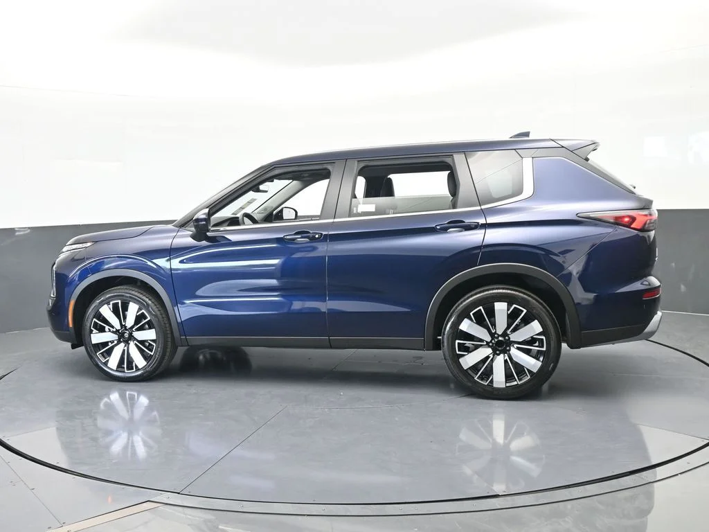 New 2026 Cosmic Blue Metallic Mitsubishi SE image 3