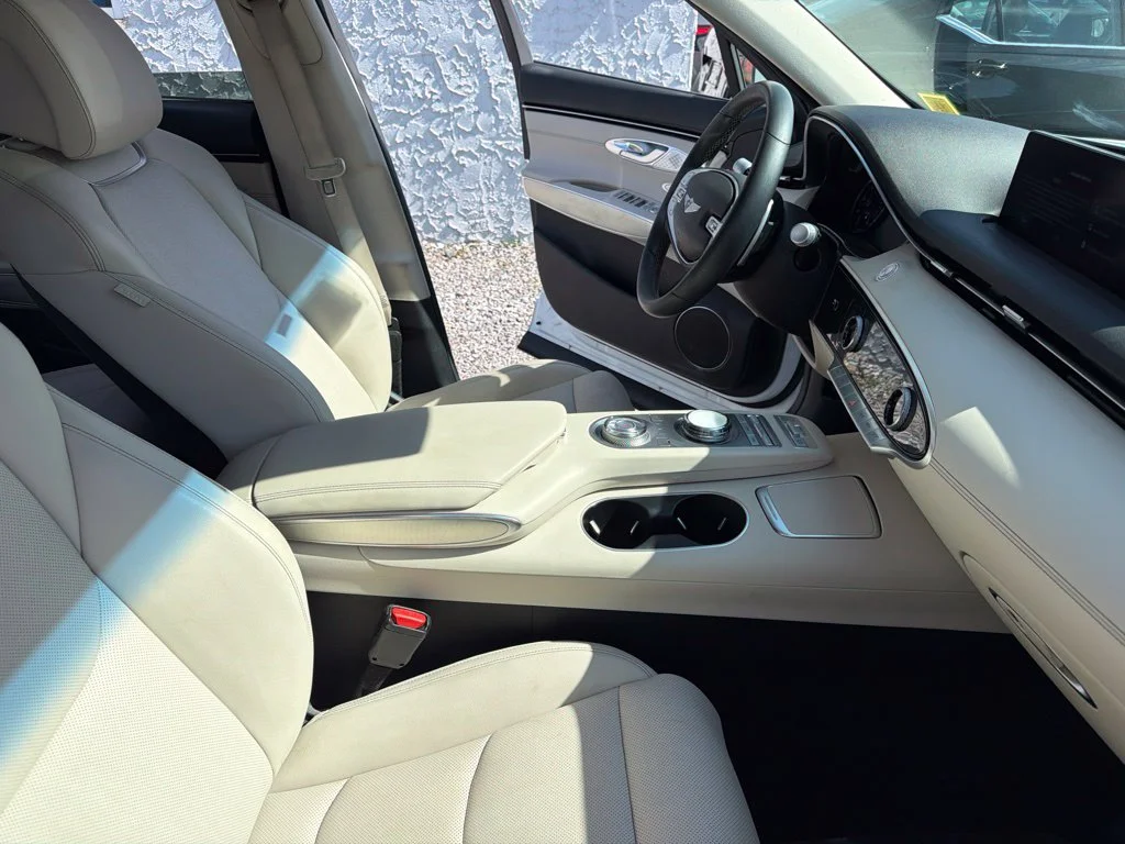 Used 2024 White Genesis 2.5T image 16