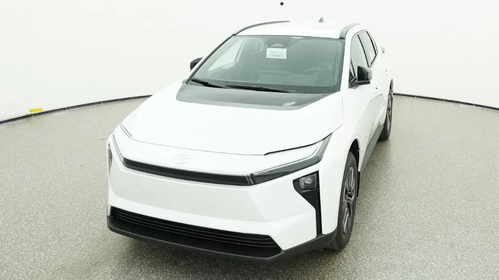 New 2026 Wind Chill Pearl Toyota XLE image 8