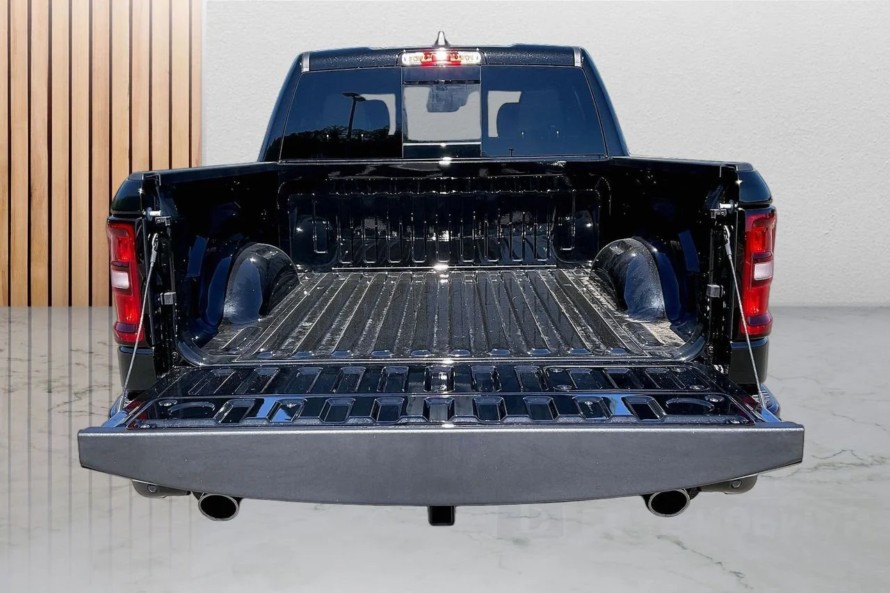 New 2026 Diamond Black Crystal Pearl-Coat Exterior Paint RAM Laramie image 24