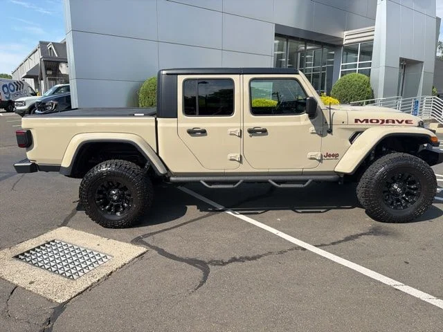 Used 2022 Limited Edition Gobi Clearcoat Jeep Mojave image 10