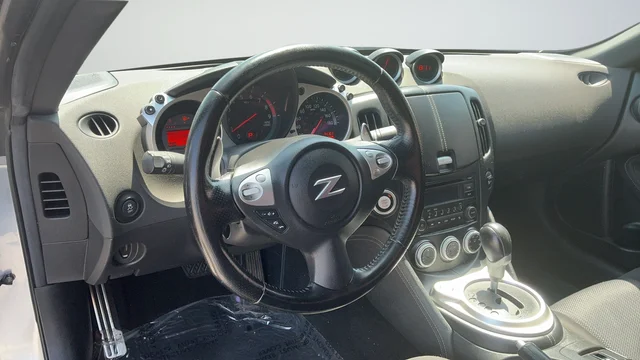 Used 2020 Brilliant Silver Metallic Nissan Base image 9