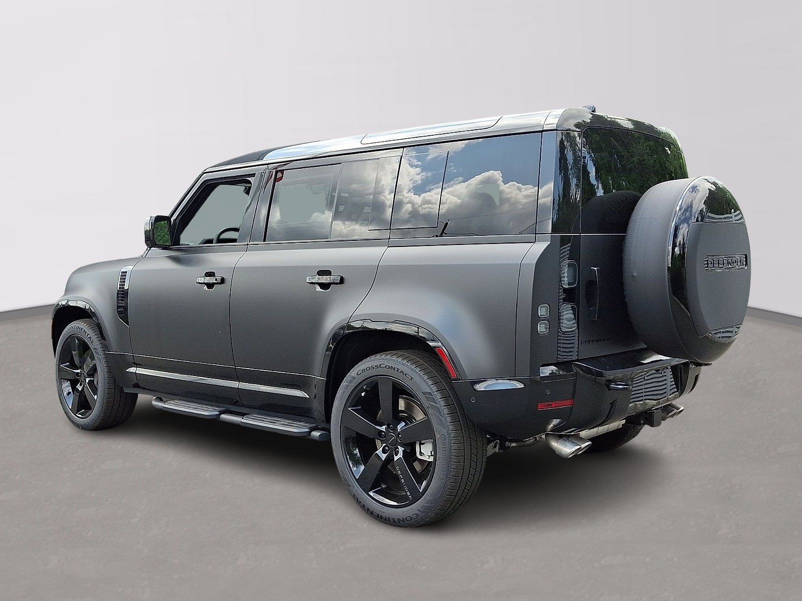 New 2026 Santorini Black Land Rover X-Dynamic SE image 4
