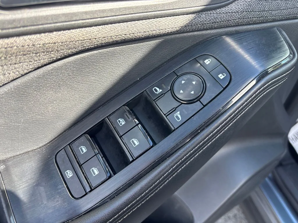 Used 2021 Gray Nissan SV image 17