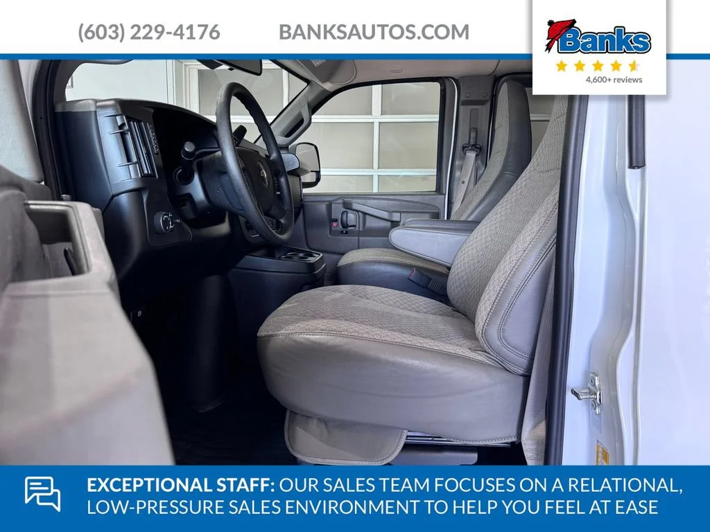 2025 Chevrolet Express Passenger LT - Photo 9