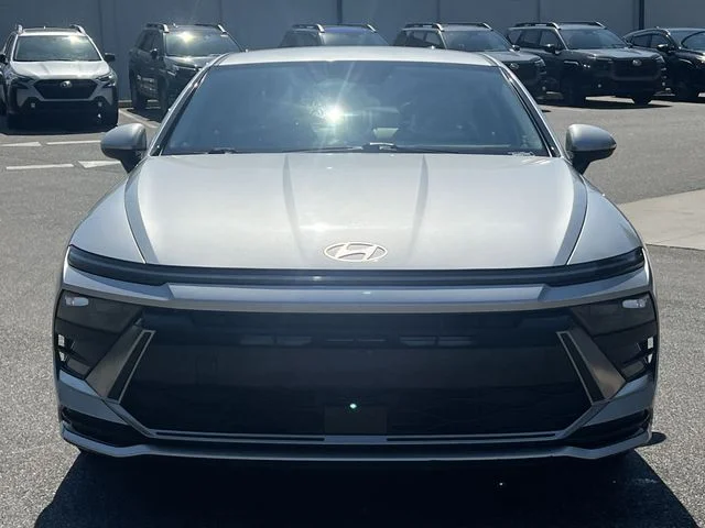 Used 2025 Silver Hyundai SEL image 16