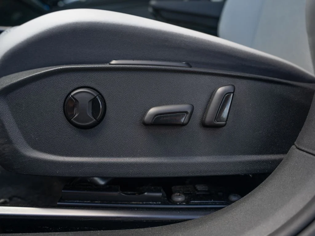 Used 2022 White Volkswagen Pro S image 20