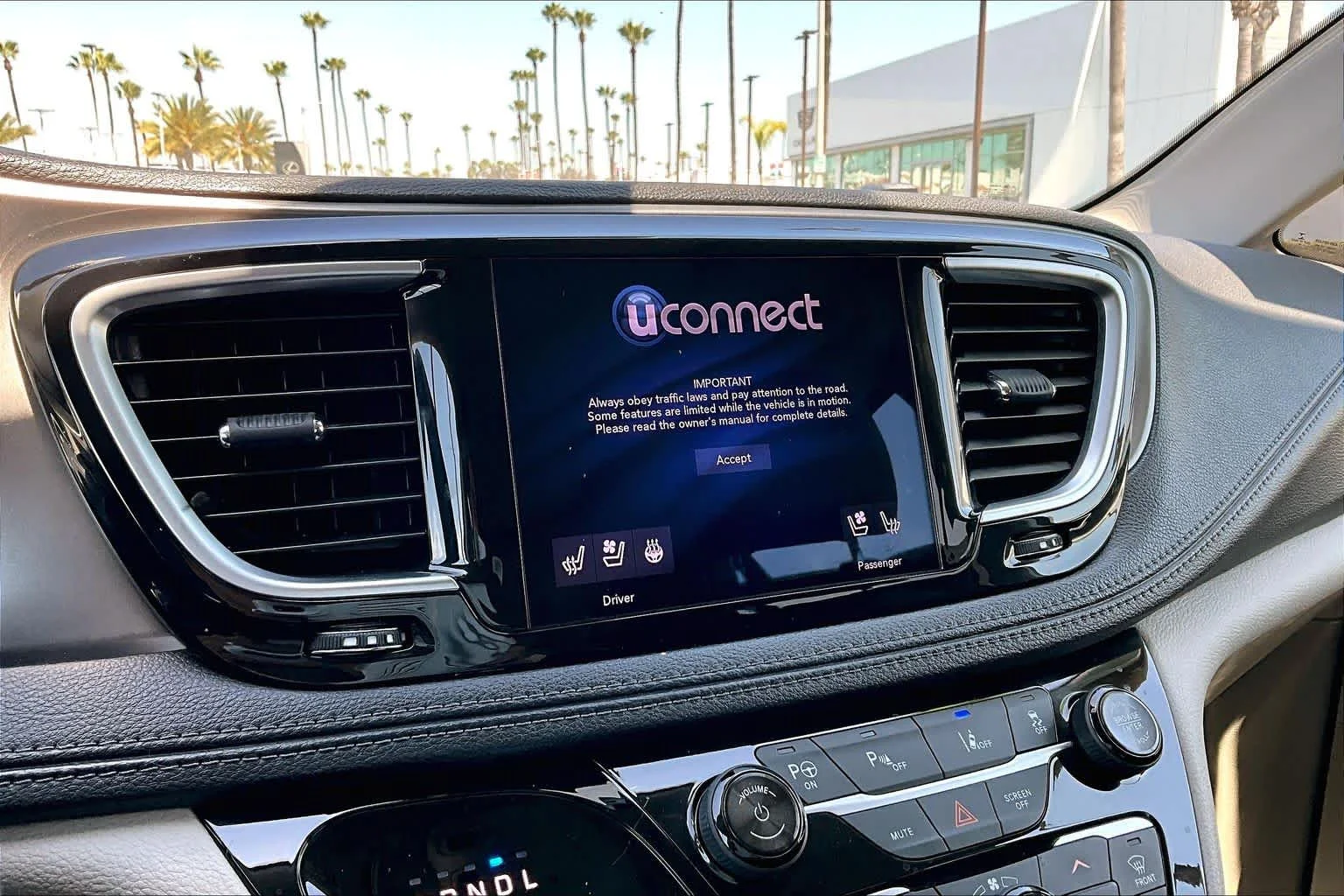 Used 2018 Brilliant Black Crystal Pearlcoat Chrysler Hybrid Limited image 33