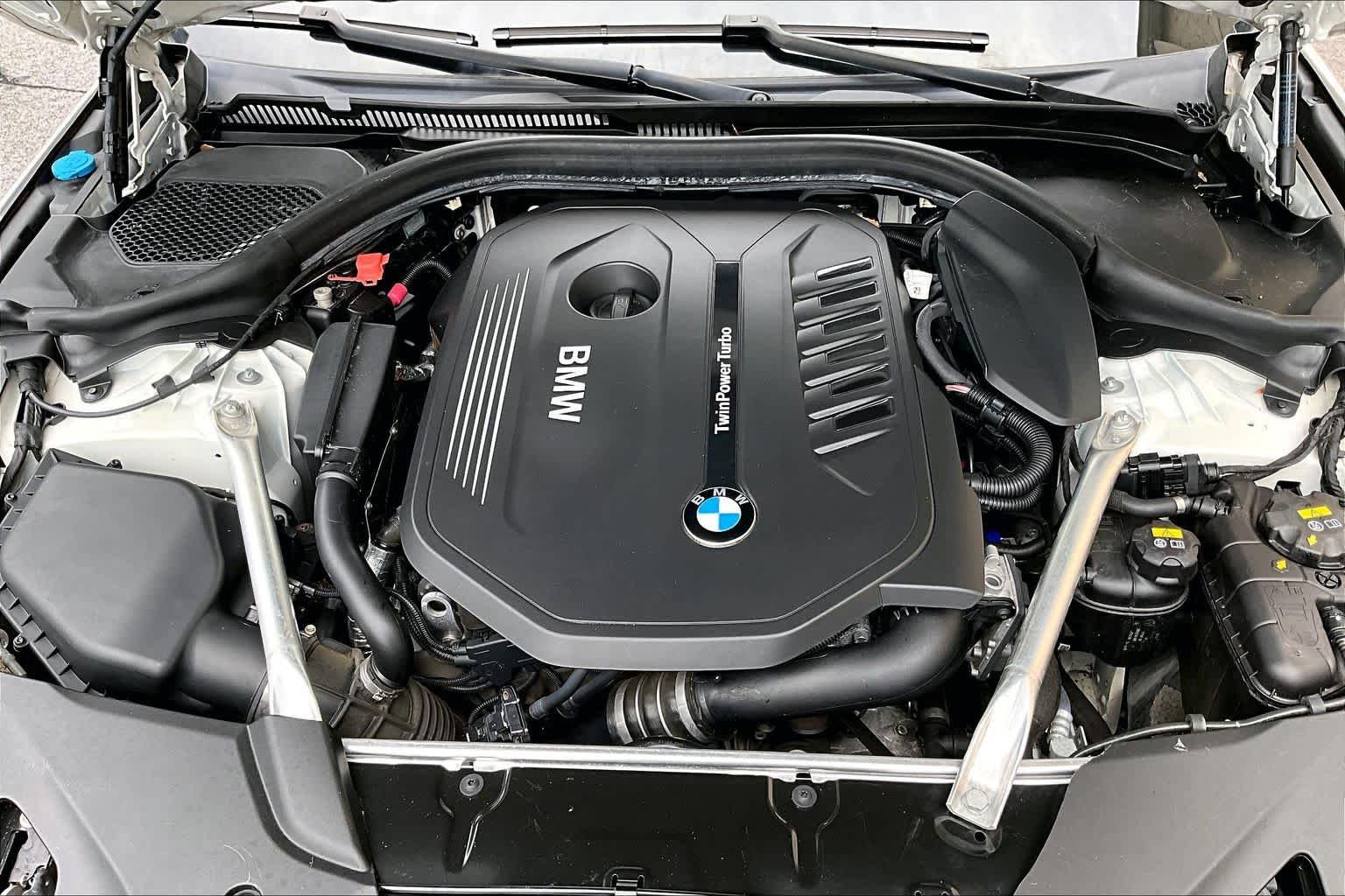 Used 2019 Alpine White BMW 540i xDrive image 32
