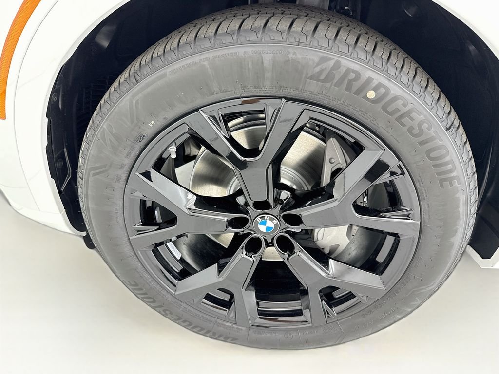 New 2027 White Metallic BMW xDrive40i image 30