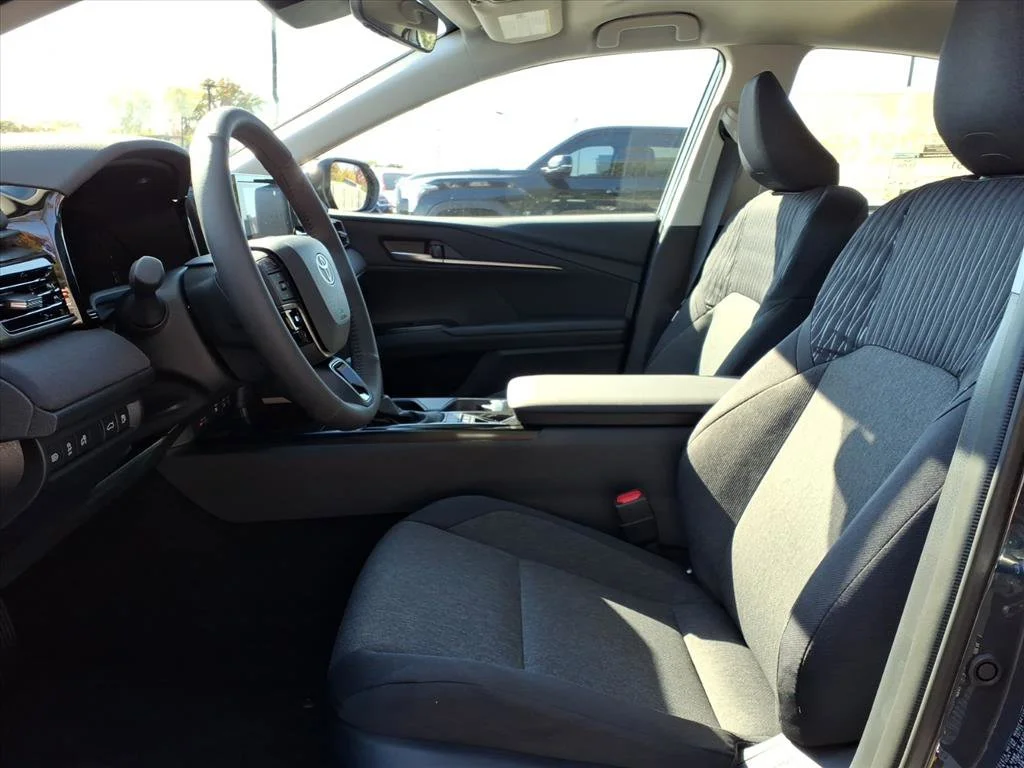 2026 Toyota Camry LE - Photo 16