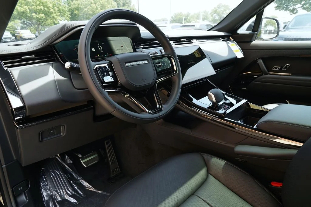 New 2026 Santorini Black Land Rover Dynamic SE image 16