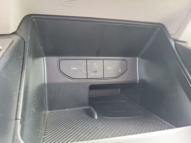 Used 2025 White Kia S image 25