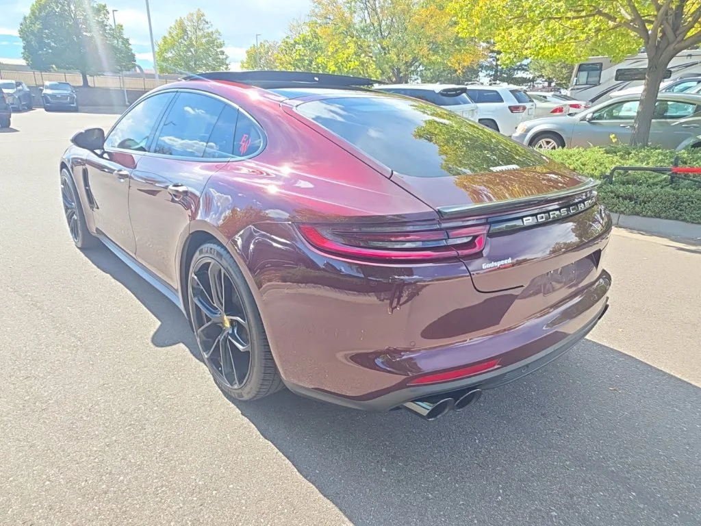 Used 2018  Porsche  image 5