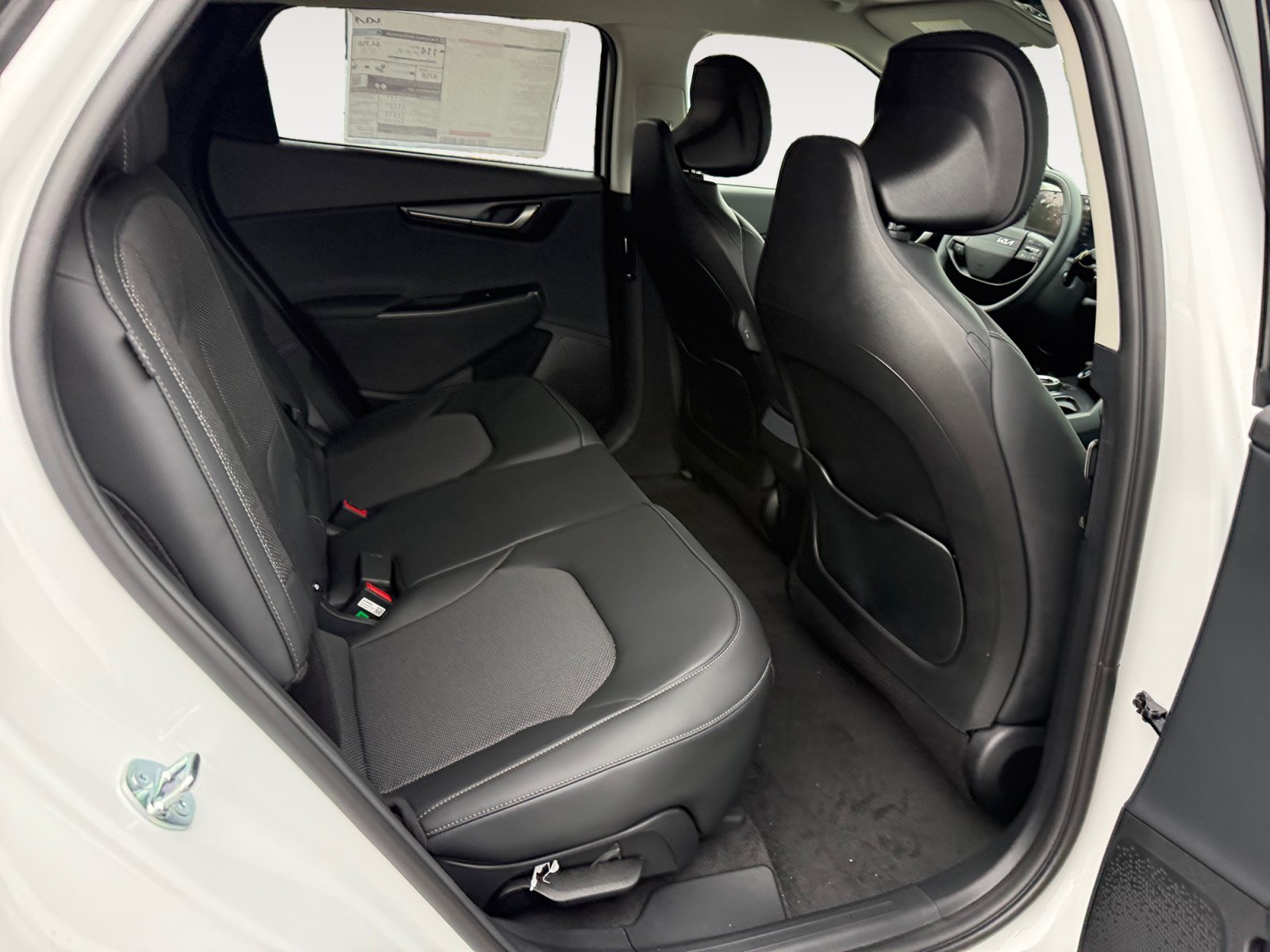 New 2026 Glacial White Pearl Kia LIGHT image 18