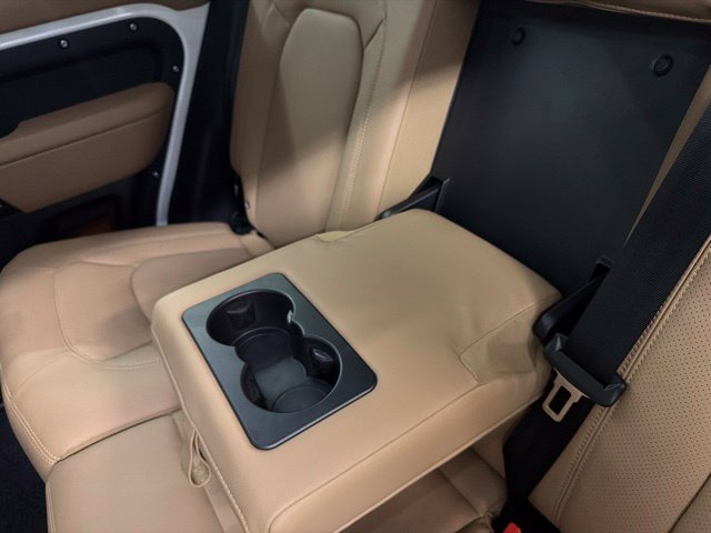 New 2026 Fuji White Land Rover X-Dynamic SE image 16