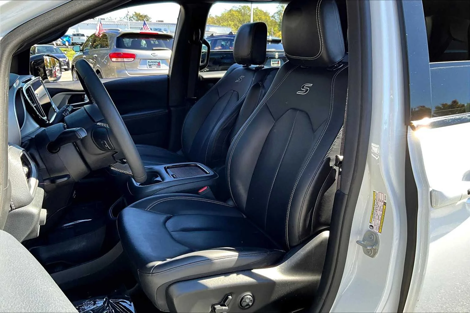 Used 2024 Bright White Clearcoat Chrysler Hybrid S Appearance Pkg image 8