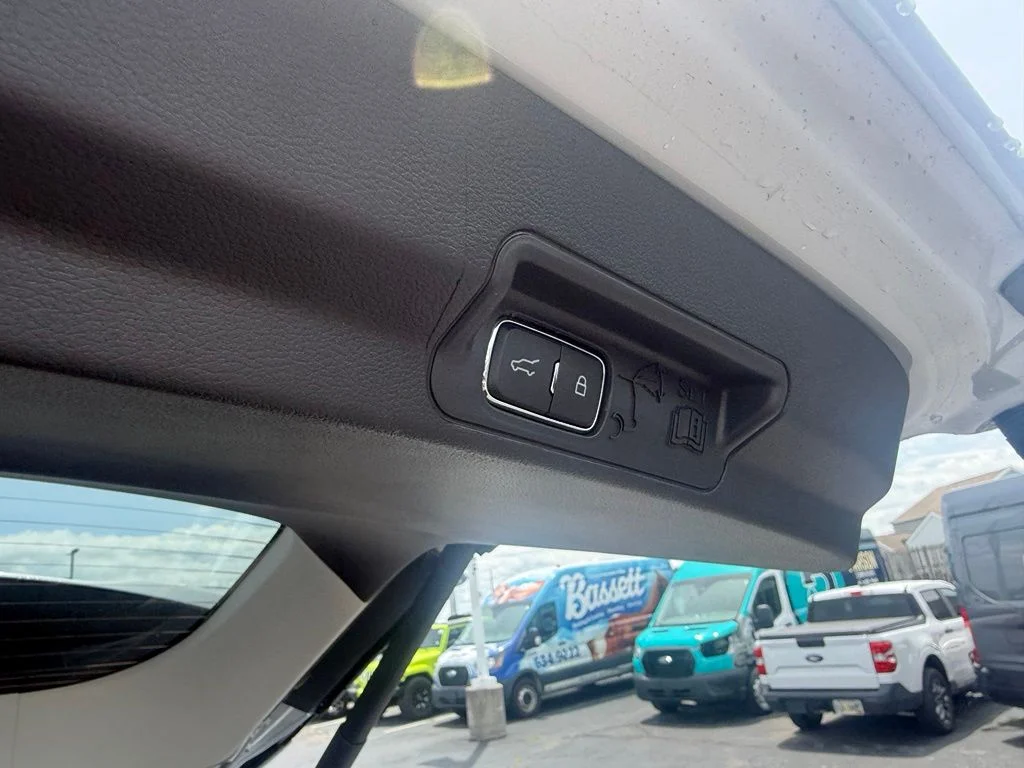 New 2026 Space White Metallic Ford Active image 39