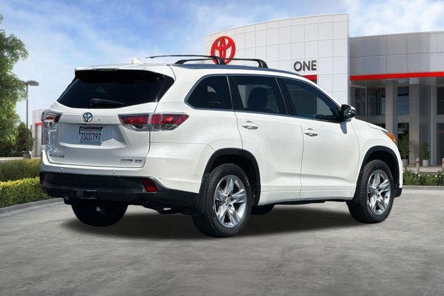 Certified Used 2016 BLIZZARD PEARL Toyota  image 5