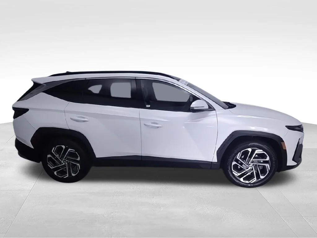 Used 2025 White Hyundai Limited image 3