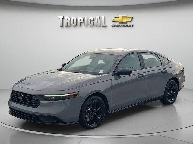 Used 2025 Gray Honda SE image 1
