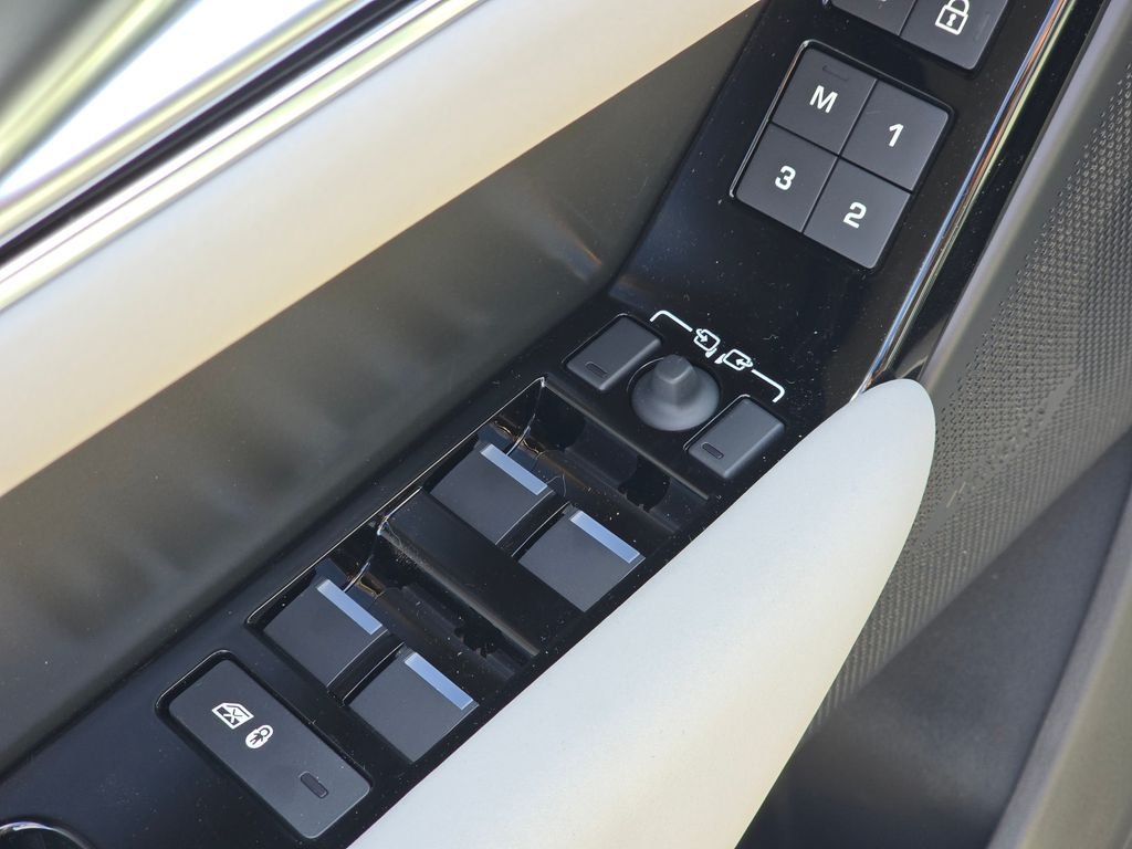 New 2026 Fuji White Land Rover S image 17