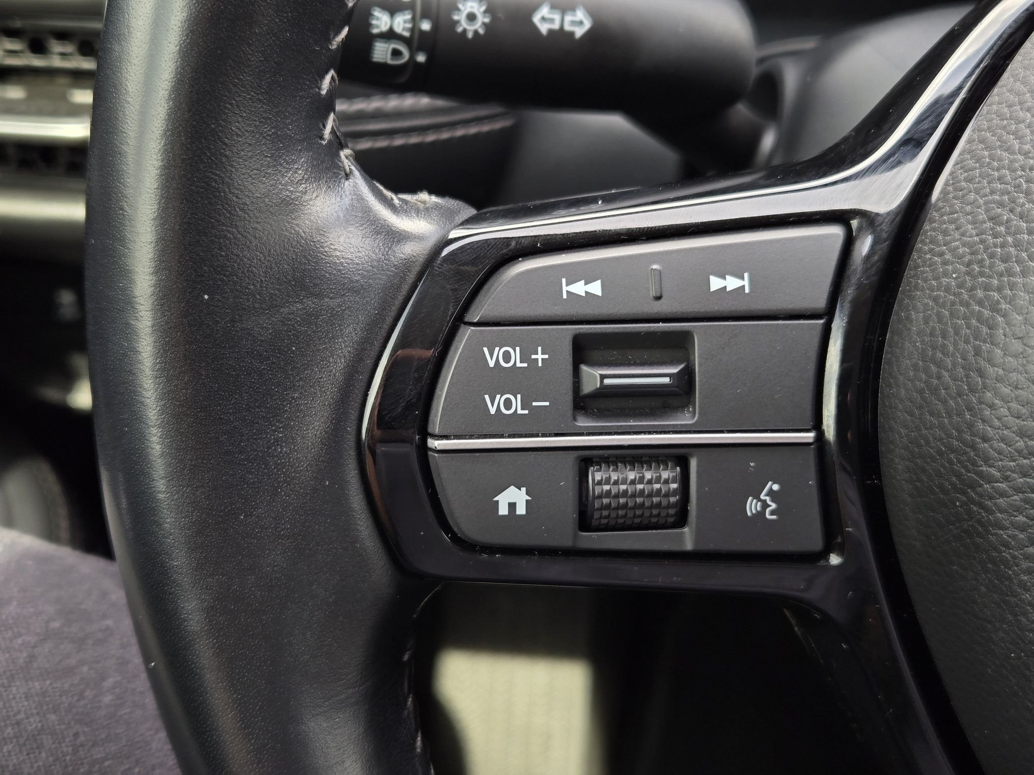 Used 2025  Honda EX-L image 30