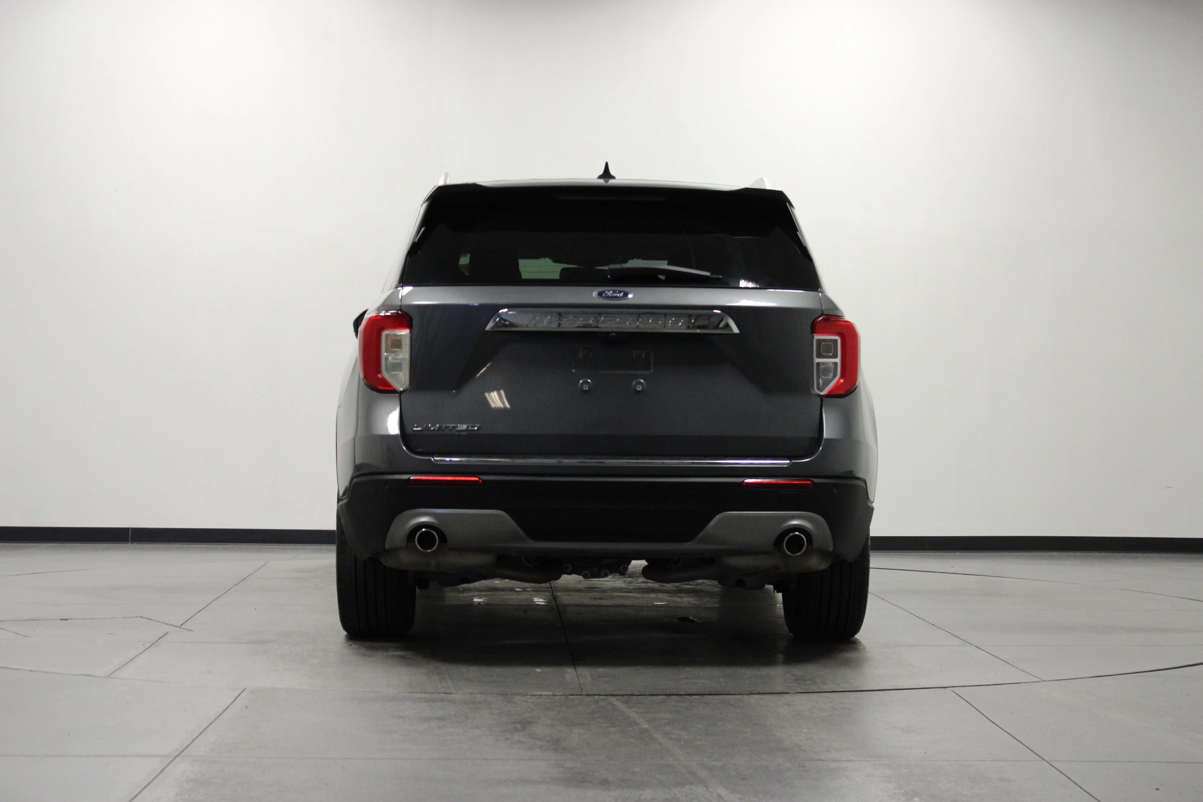 Used 2023 Gray Metallic Ford Limited image 5