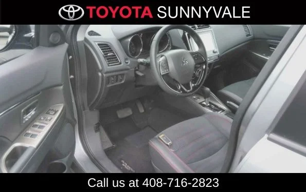 Used 2025  Mitsubishi 2.0 SE image 4