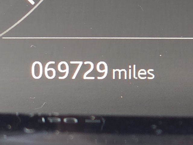 Used 2020  Land Rover R-Dynamic SE image 27
