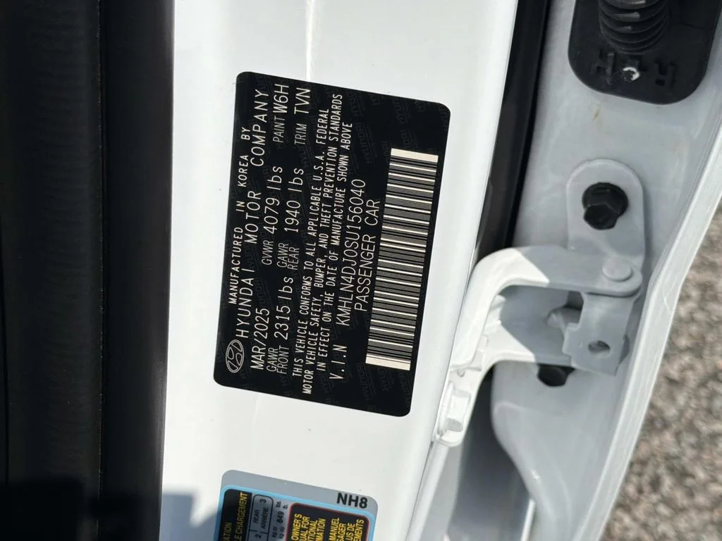Used 2025 White Hyundai Limited image 31