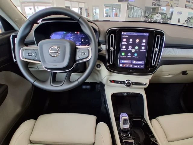 2026 Volvo XC40 Plus - Photo 16